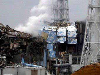 Поврежденный энергоблок на японской АЭС Фукусима