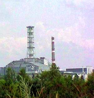 В большинстве населенных пунктов, загрязненных радиоактивными осадками, принесенными ветром от Чернобыльской АЭС, в настоящее время радиоактивный фон возвратился к существовавшему до аварии уровню.